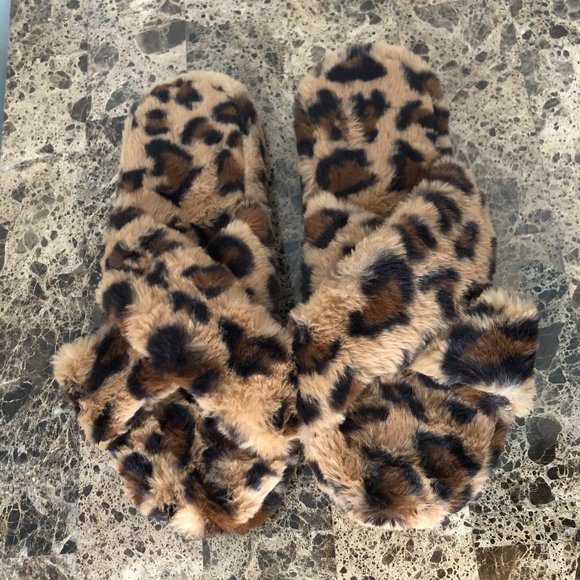 Leopard Print furry slippers size 11 - Picture 5 of 5